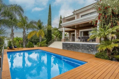 Moradia T4 para Venda em Santa Barbara de Nexe