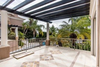 Moradia T4 para Venda em Santa Barbara de Nexe