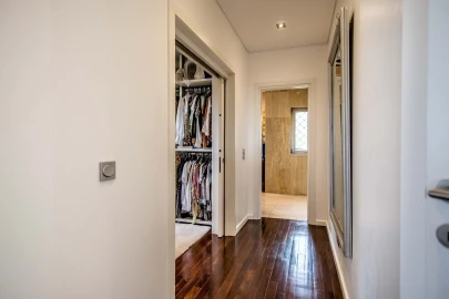 Moradia T4 para Venda em Santa Barbara de Nexe