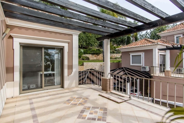 Moradia T4 para Venda em Santa Barbara de Nexe Foto 23