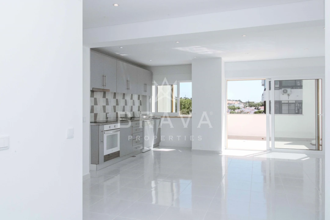 Apartamento T2 para Venda em Quarteira Foto 2