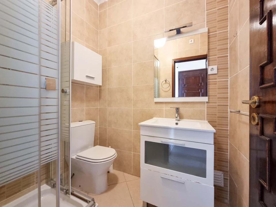 Apartamento T2 para Venda em Quarteira Foto 17