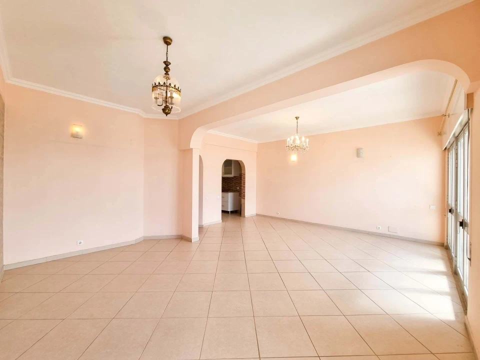Apartamento T2 para Venda em Quarteira Foto 4