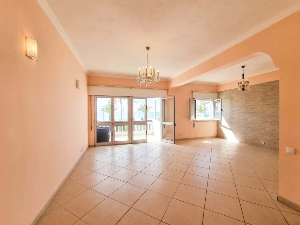 Apartamento T2 para Venda em Quarteira Foto 3