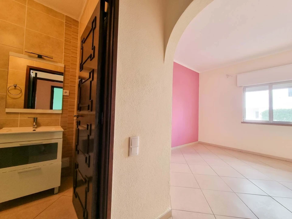 Apartamento T2 para Venda em Quarteira Foto 16