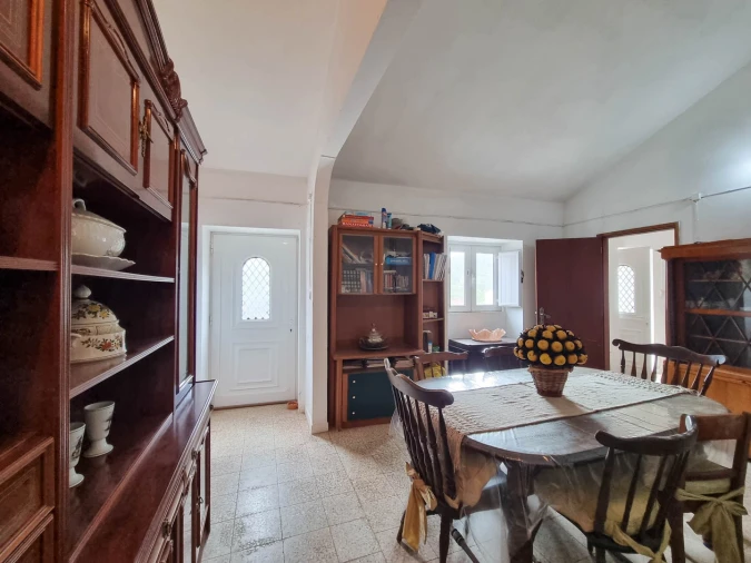 Moradia T4 para Venda em Alte Foto 8