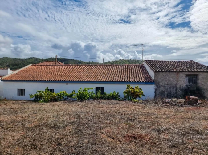 Moradia T4 para Venda em Alte Foto 2