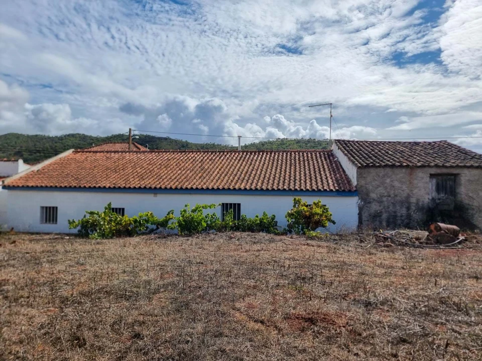 Moradia T4 para Venda em Alte Foto 2