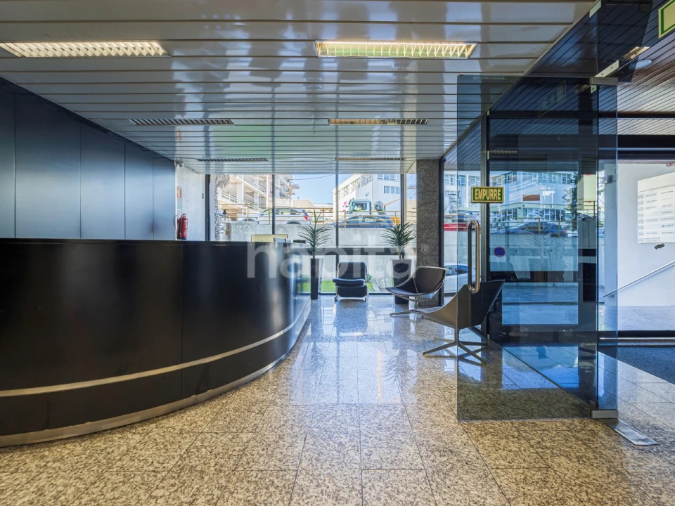 Escritório para Venda em Sacavém e Prior Velho Foto 17