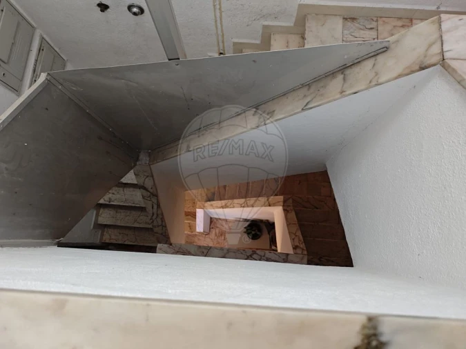 Prédio para Venda em Pontinha e Famões Foto 9