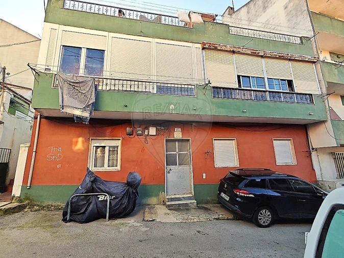 Prédio para Venda em Pontinha e Famões Foto 5