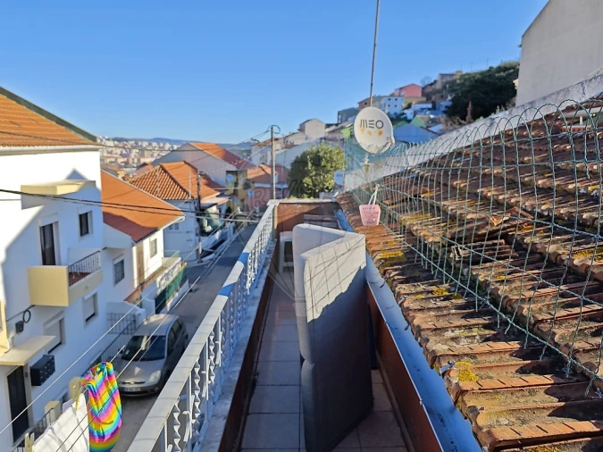 Prédio para Venda em Pontinha e Famões Foto 2