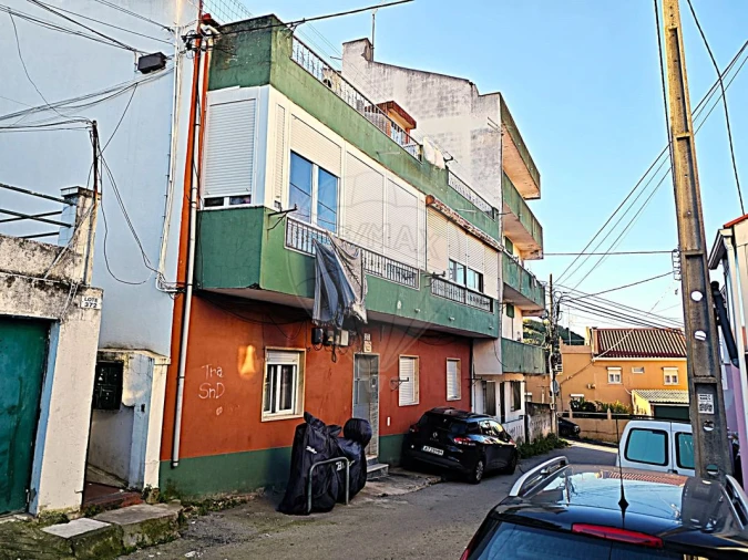 Prédio para Venda em Pontinha e Famões Foto 4