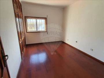 Moradia T3 para Venda em Arcozelo