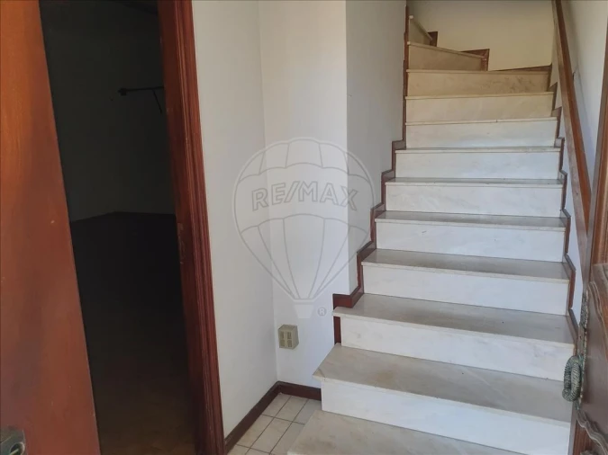 Moradia T3 para Venda em Arcozelo Foto 2