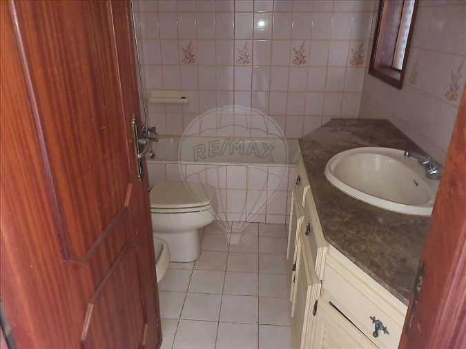 Moradia T3 para Venda em Arcozelo Foto 3