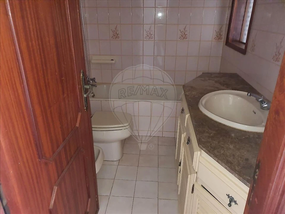 Moradia T3 para Venda em Arcozelo Foto 3