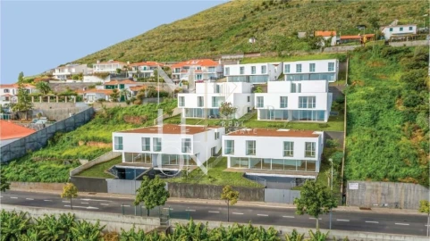 Moradia T4 para Venda em São Martinho