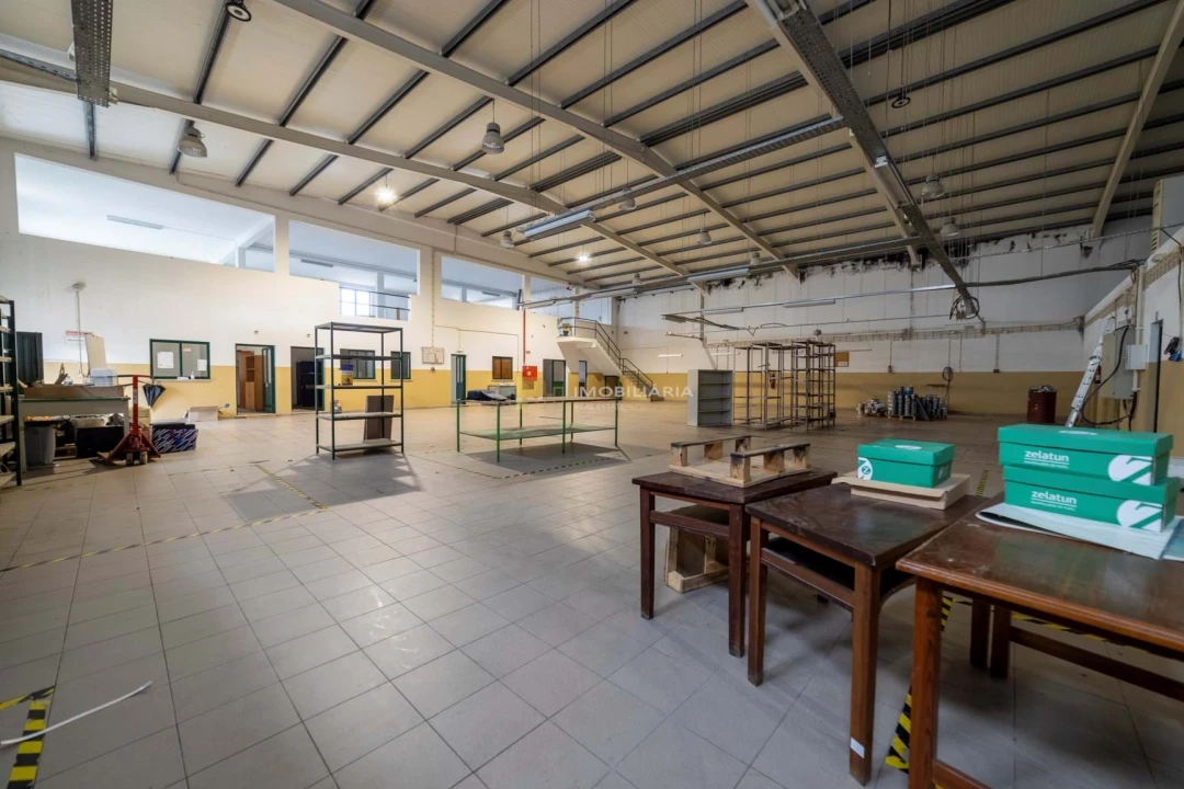 Armazém para Venda em Almeirim Foto 2