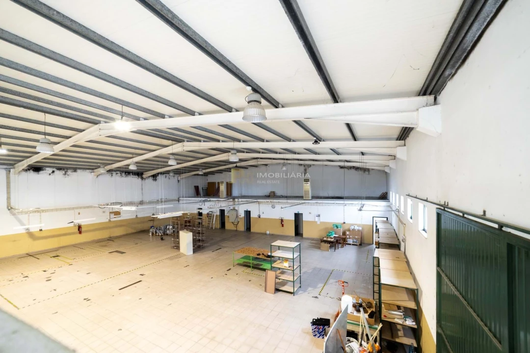 Armazém para Venda em Almeirim Foto 1