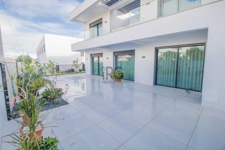 Moradia T4 para Venda em Almancil Foto 3