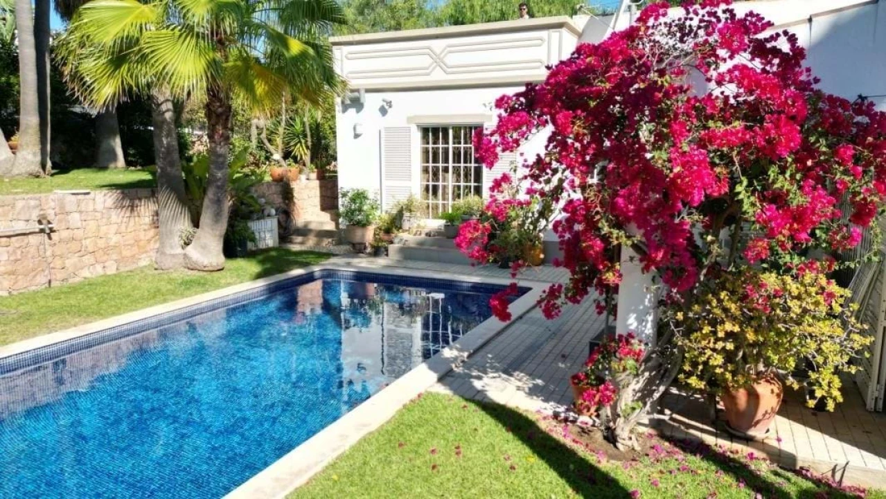 Moradia T4 para Venda em Guia Foto 28