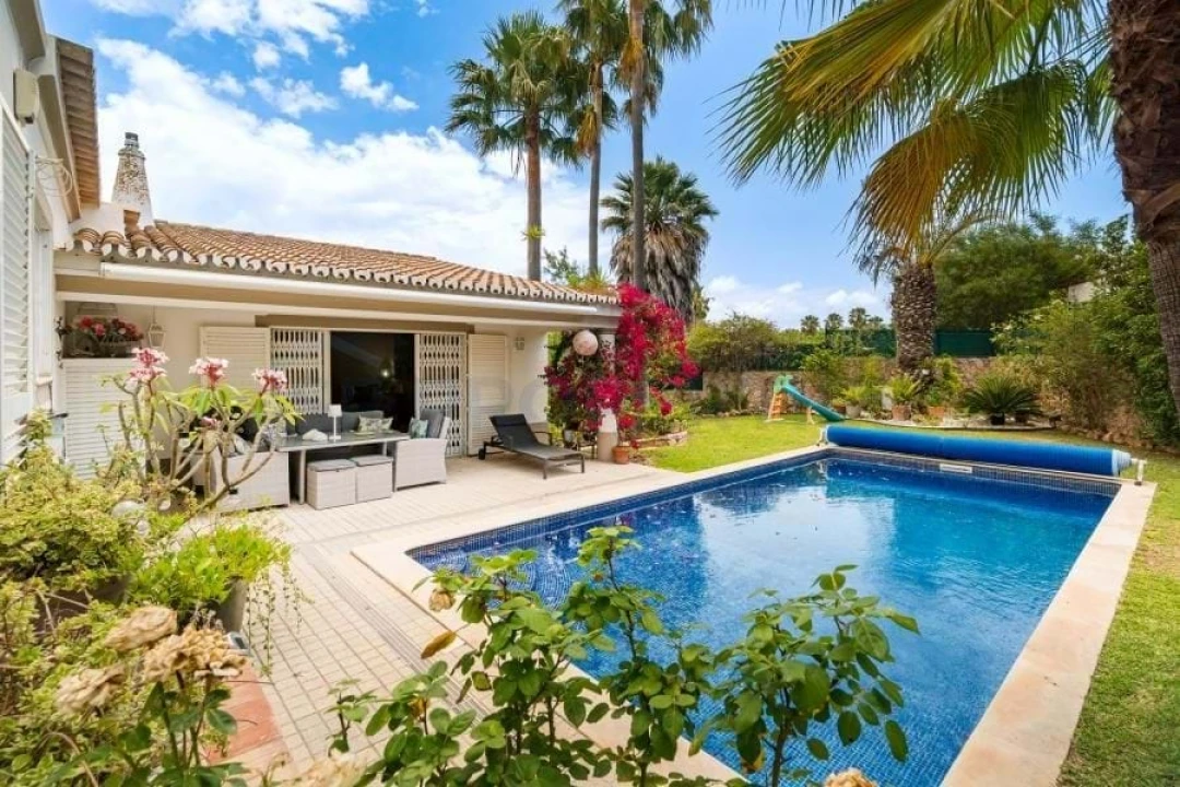 Moradia T4 para Venda em Guia Foto 26