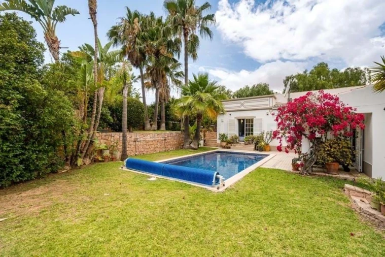 Moradia T4 para Venda em Guia Foto 27