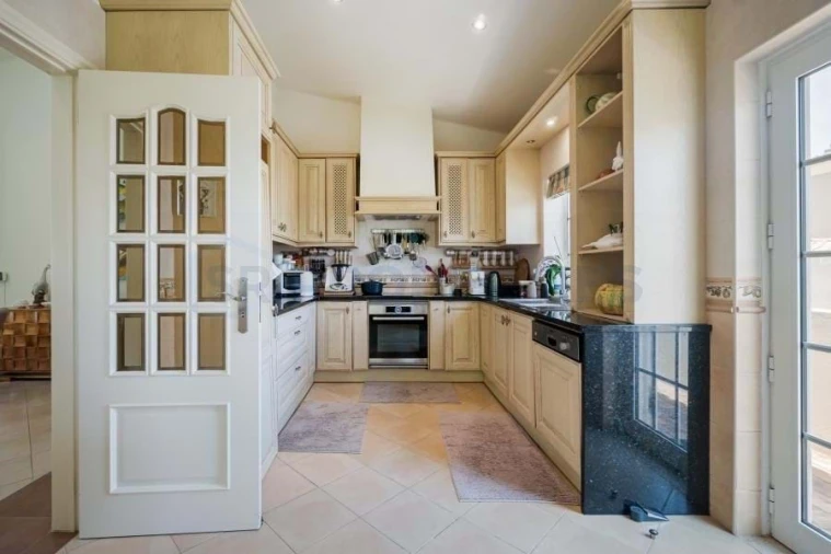 Moradia T4 para Venda em Guia Foto 5