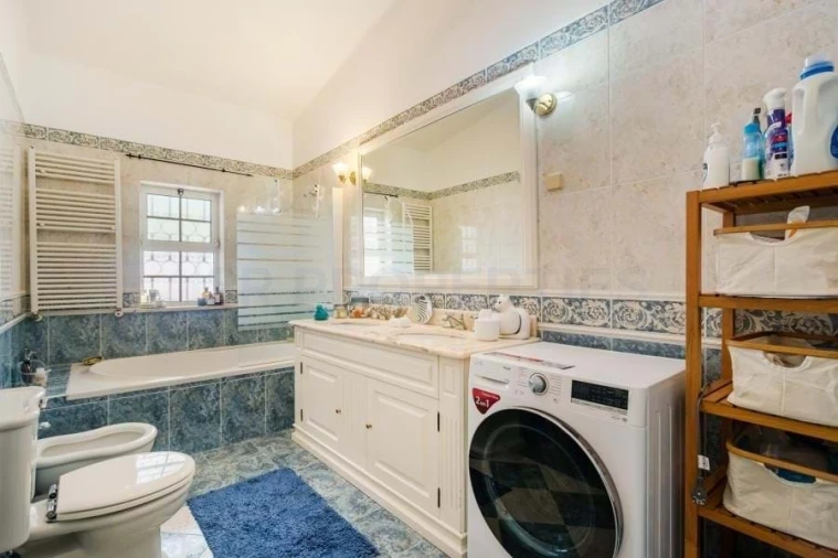 Moradia T4 para Venda em Guia Foto 23