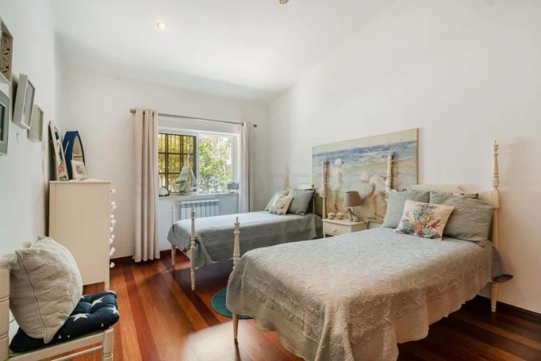 Moradia T4 para Venda em Guia Foto 2