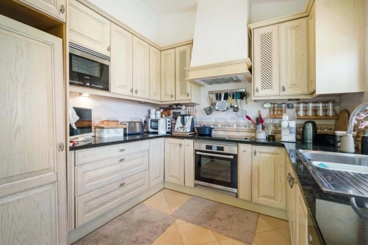 Moradia T4 para Venda em Guia Foto 4