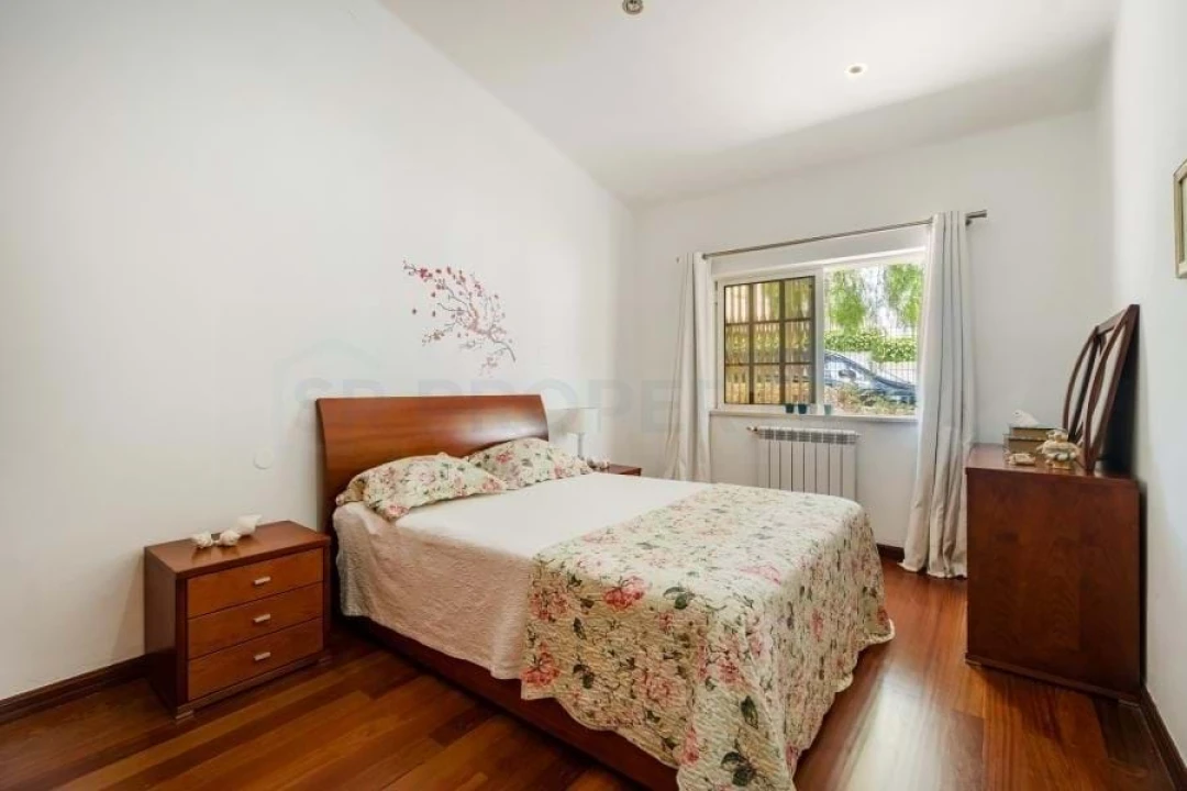 Moradia T4 para Venda em Guia Foto 17