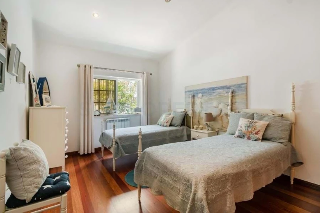 Moradia T4 para Venda em Guia Foto 2