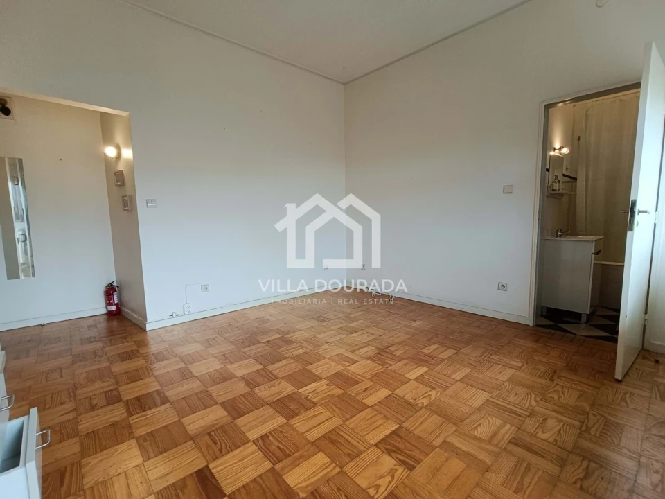 Apartamento T1 para Arrendamento em Lordelo do Ouro e Massarelos Foto 4