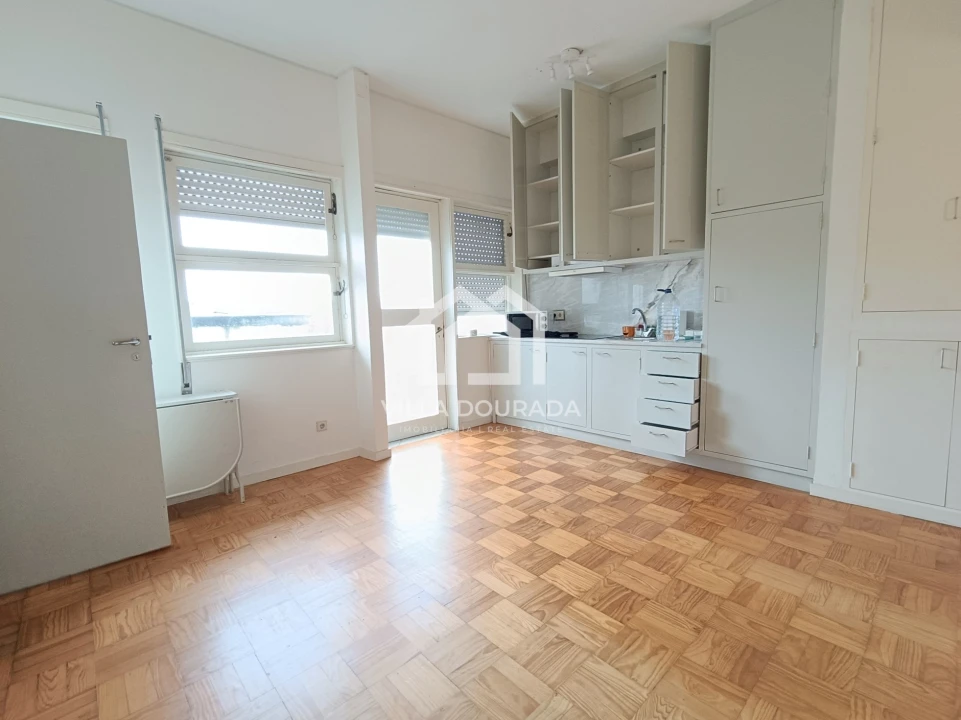 Apartamento T1 para Arrendamento em Lordelo do Ouro e Massarelos Foto 2