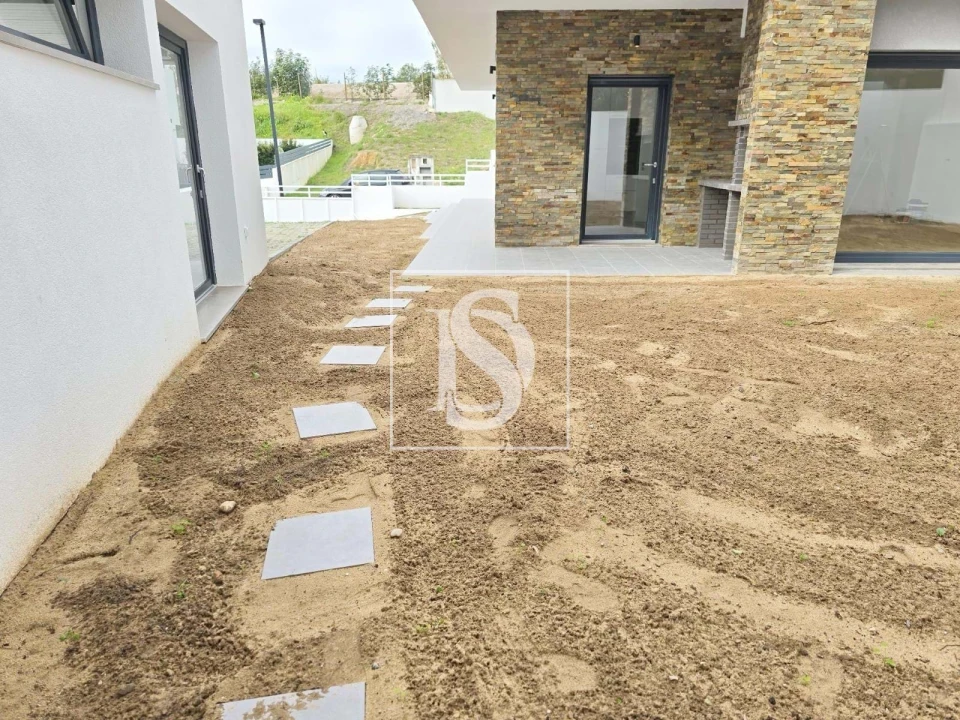 Moradia T4 para Venda em Charneca de Caparica e Sobreda Foto 12