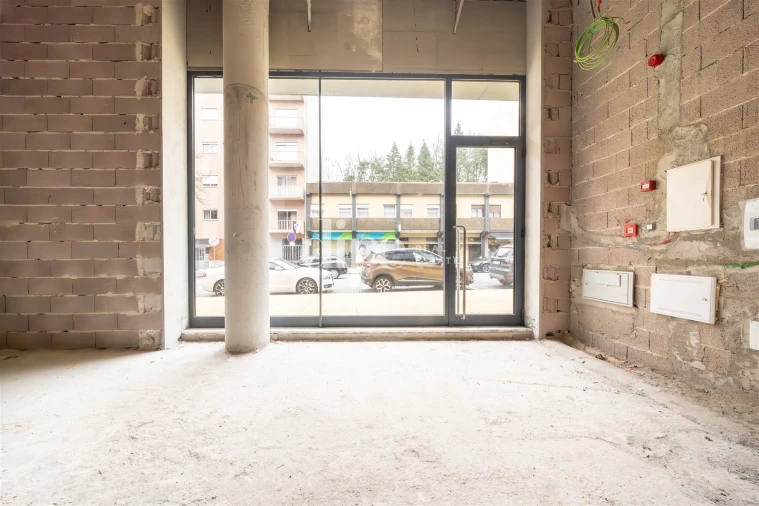 Loja para Arrendamento em Oliveira, São Paio e São Sebastião Foto 5