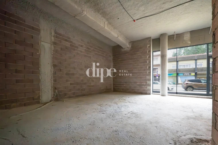 Loja para Arrendamento em Oliveira, São Paio e São Sebastião Foto 6