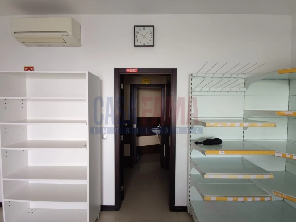 Loja para Arrendamento em Silveiros e Rio Covo (Santa Eulália) Foto 2