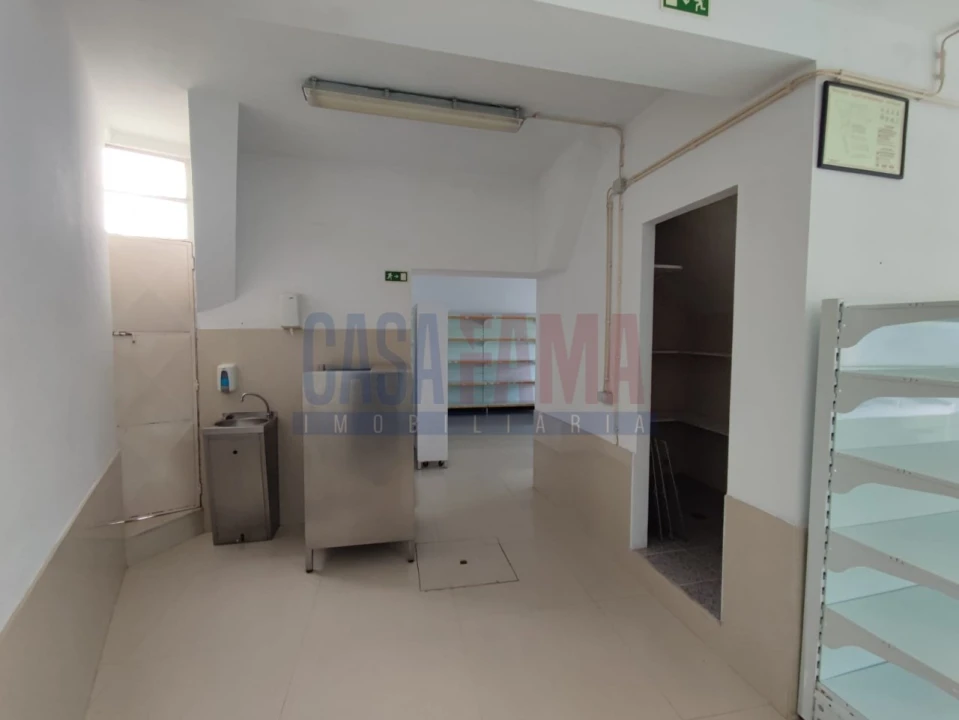 Loja para Arrendamento em Silveiros e Rio Covo (Santa Eulália) Foto 6