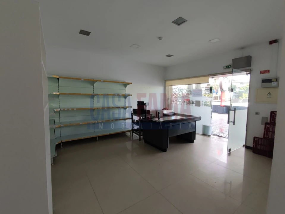 Loja para Arrendamento em Silveiros e Rio Covo (Santa Eulália) Foto 14