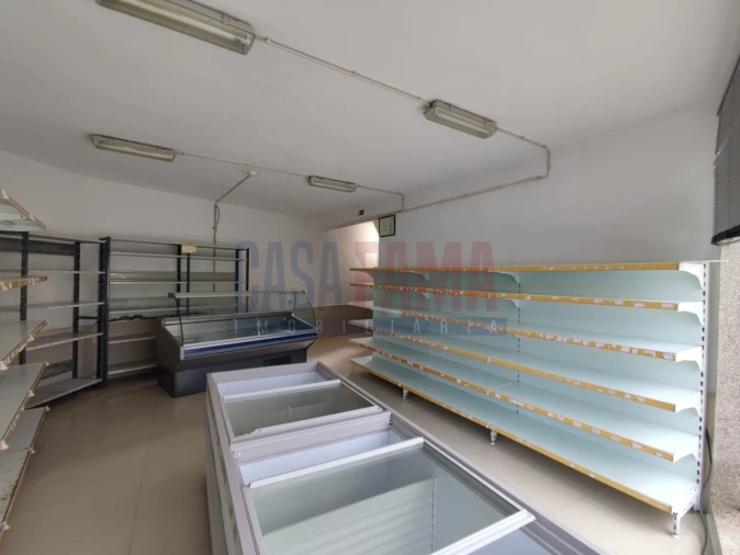 Loja para Arrendamento em Silveiros e Rio Covo (Santa Eulália) Foto 10