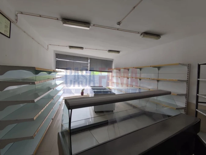 Loja para Arrendamento em Silveiros e Rio Covo (Santa Eulália) Foto 11