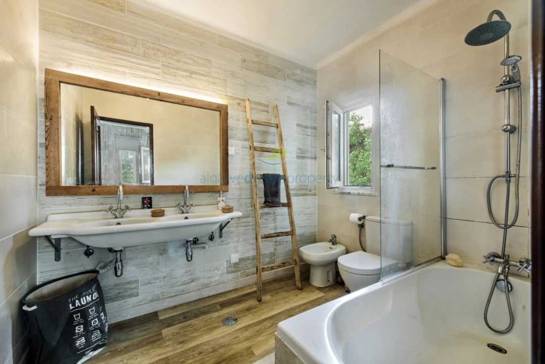 Moradia T4 para Venda em Porches Foto 49