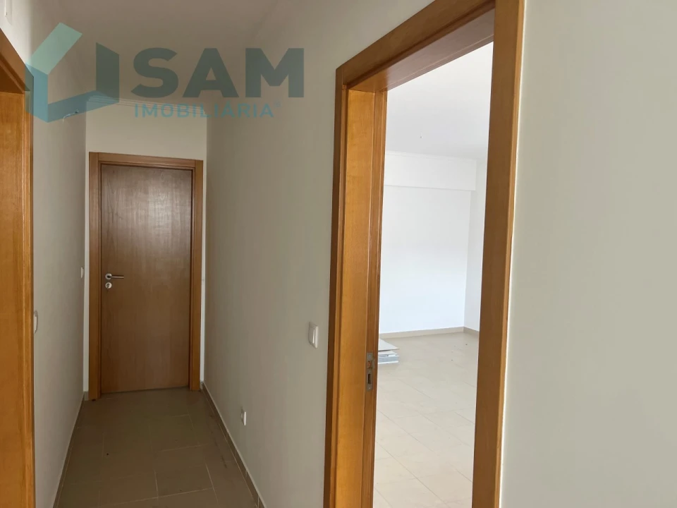 Loja para Arrendamento em São Pedro da Cadeira Foto 6