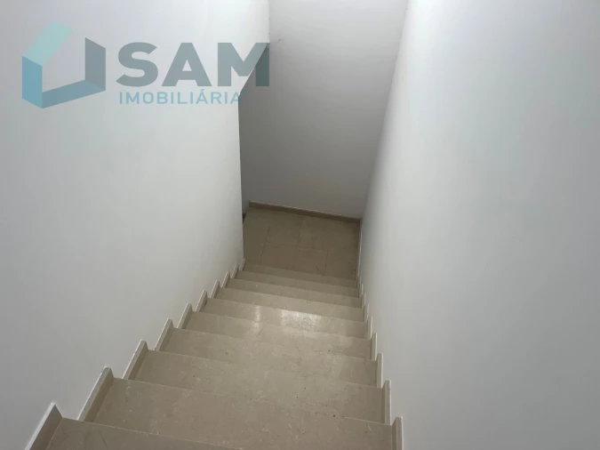 Loja para Arrendamento em São Pedro da Cadeira Foto 12