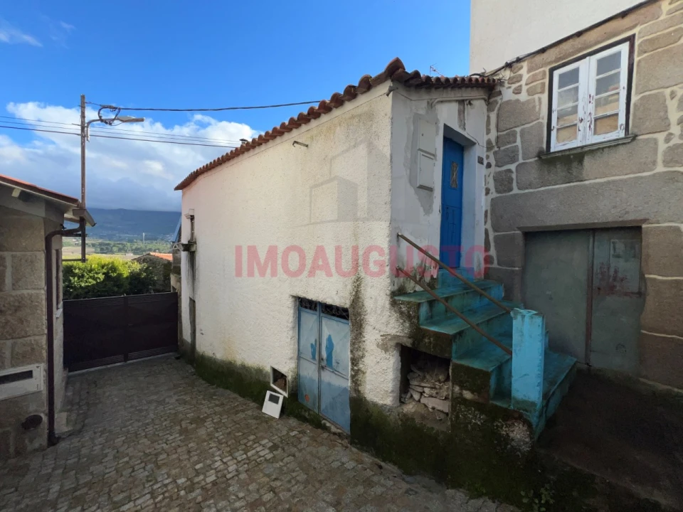 Moradia T2 para Venda em Pinhanços Foto 1