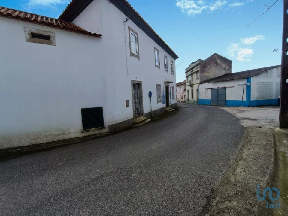 Moradia T3 para Venda em Miragaia e Marteleira Foto 4