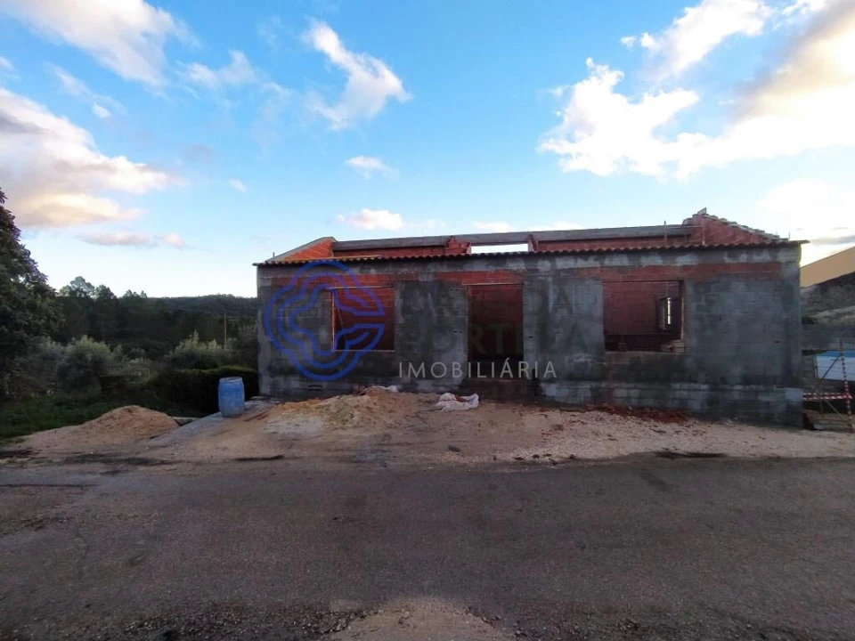 Moradia T2 para Venda em Olalhas Foto 6